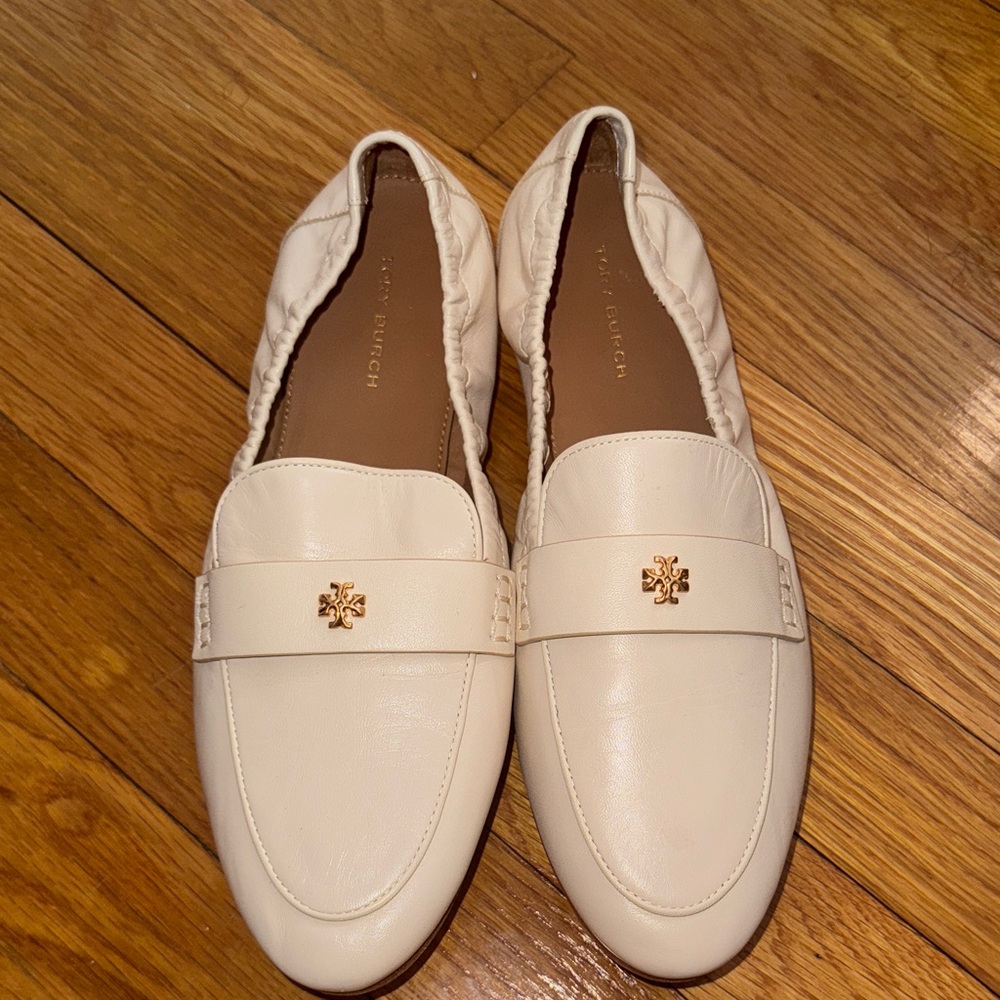 Tory Burch Cream Loafers with Gold Accent
